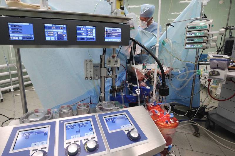Se realizó una operación única de trasplante de pulmón y hígado en Rusia
